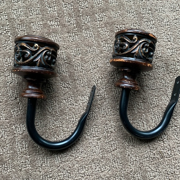 Curtain Holdback, made of resin and metal. Brown and copper color. - Picture 1 of 3